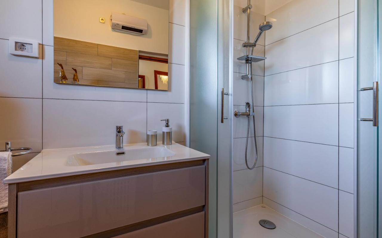 Villa Sweet House With Free Parking Pula Exterior foto