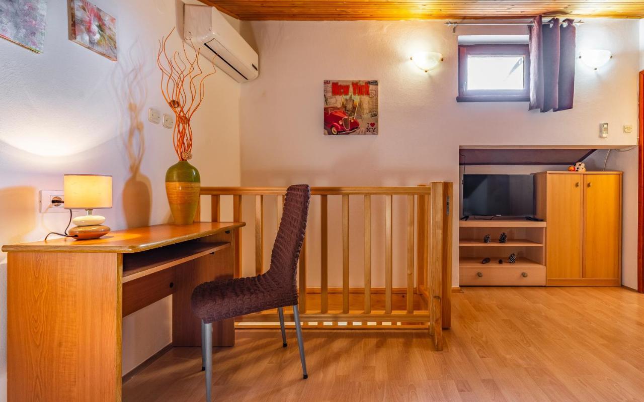 Villa Sweet House With Free Parking Pula Exterior foto